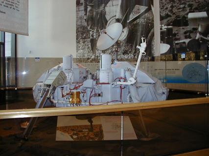 Mars lander vehicle<br>Location: <a href="https://www.google.com/maps/search/?api=1&query=38.88817,-77.01987" target="_new">Smithsonian National Air and Space Museum</a>